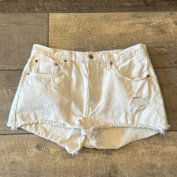Levi's Women's 501 Original Short Natural Instinct Size 32 - Picture 2 of 10